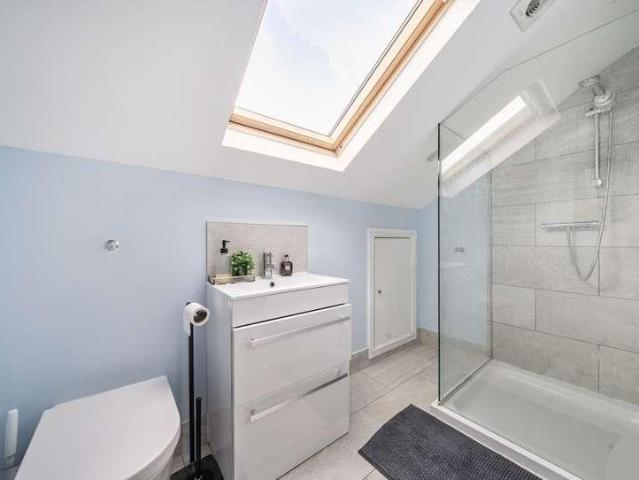 4 bed flat for sale