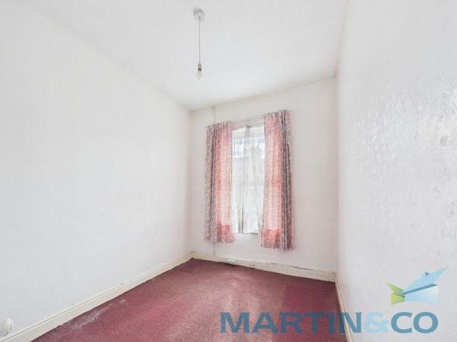 6 bed flat for sale