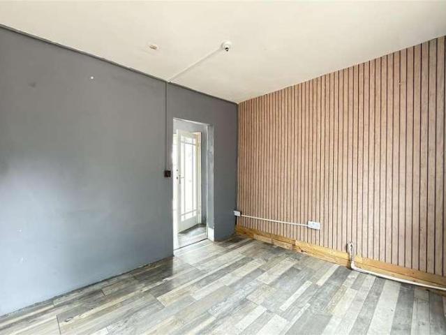 4 bed flat for sale