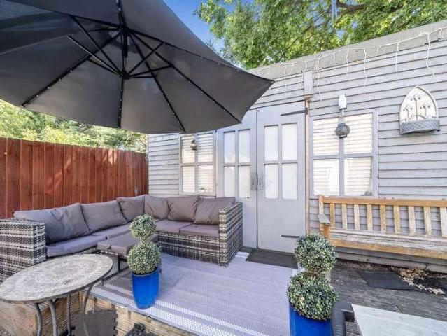 4 bed flat for sale