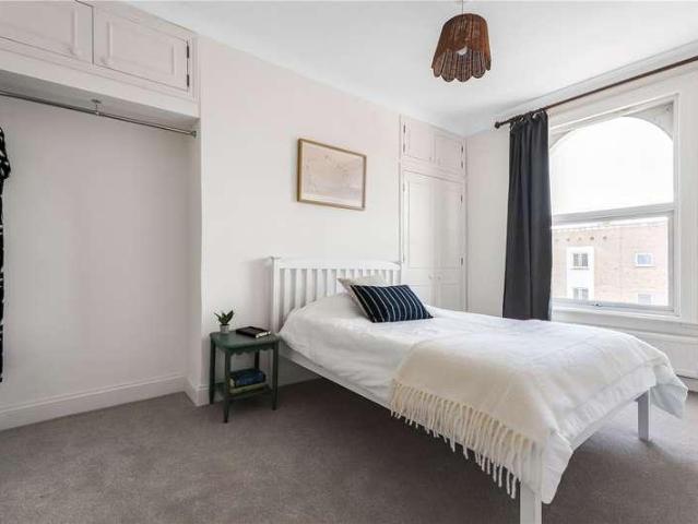 4 bed flat for sale