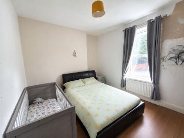4 bed flat for sale