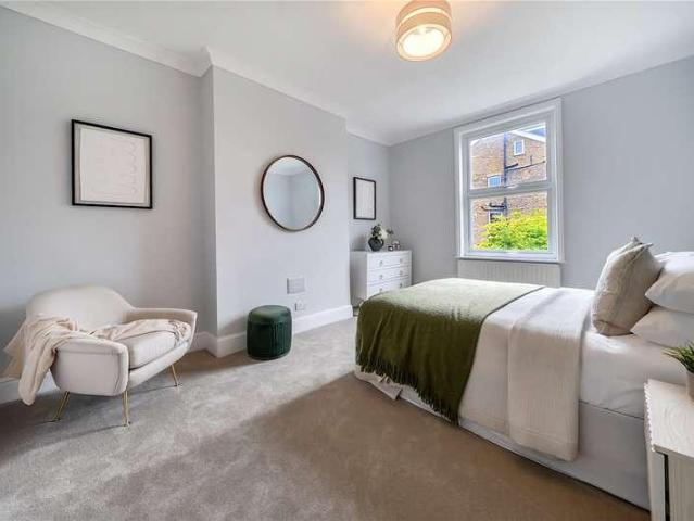 4 bed flat for sale