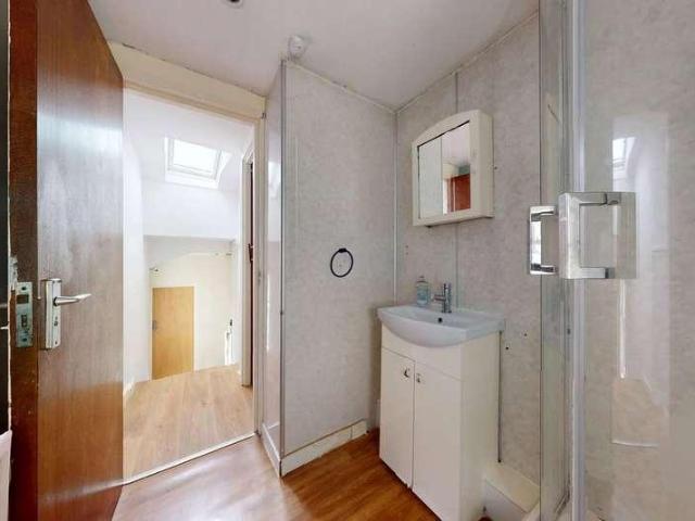 4 bed flat for sale