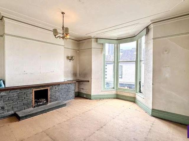 4 bed flat for sale