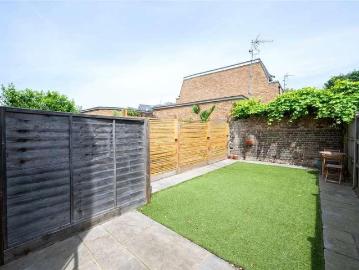 4 bed flat for sale