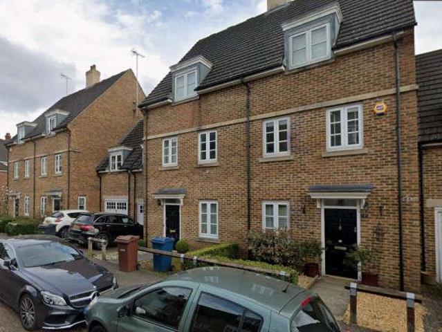 4 bed flat for sale