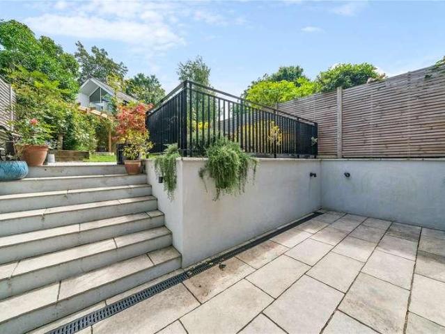 4 bed flat for sale