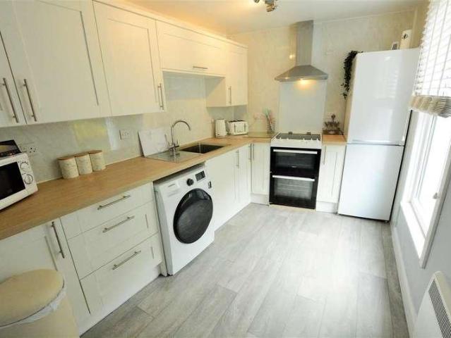 4 bed flat for sale