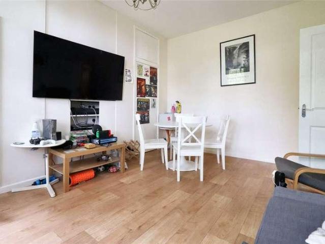 4 bed flat for sale
