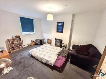 4 bed flat for sale