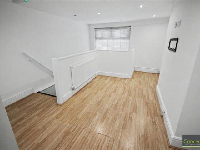 4 bed flat for sale