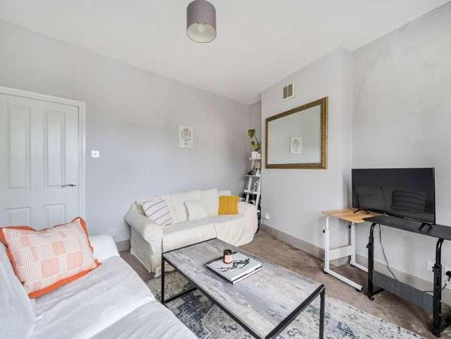 4 bed flat for sale
