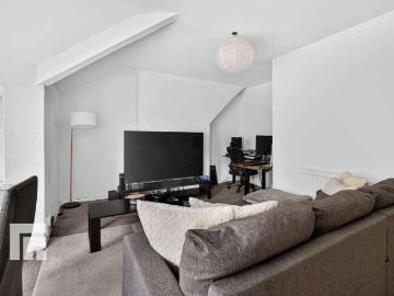 4 bed flat for sale