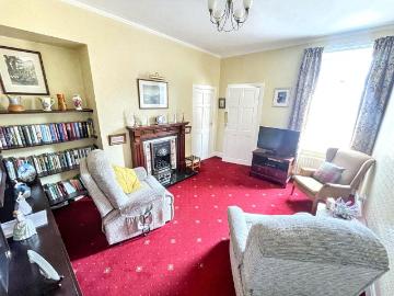 4 bed flat for sale