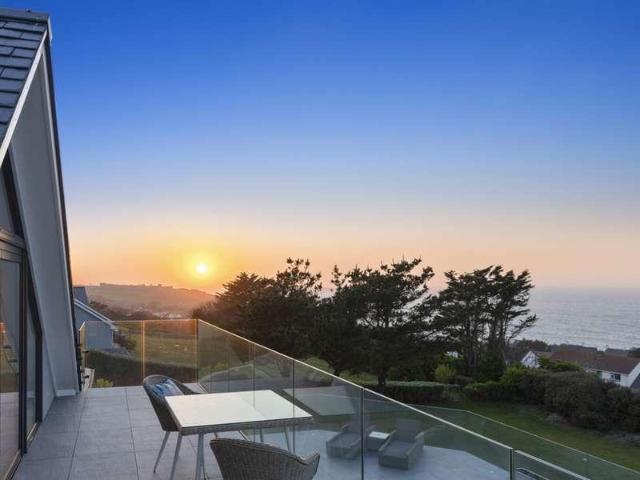 4 bed flat for sale