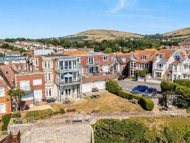4 bed flat for sale
