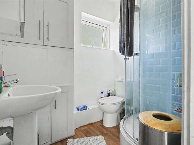 4 bed flat for sale