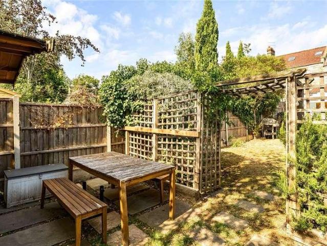 4 bed flat for sale
