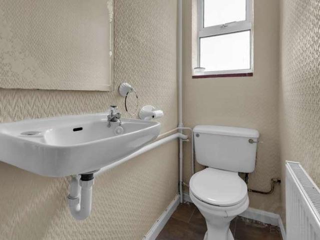 4 bed flat for sale