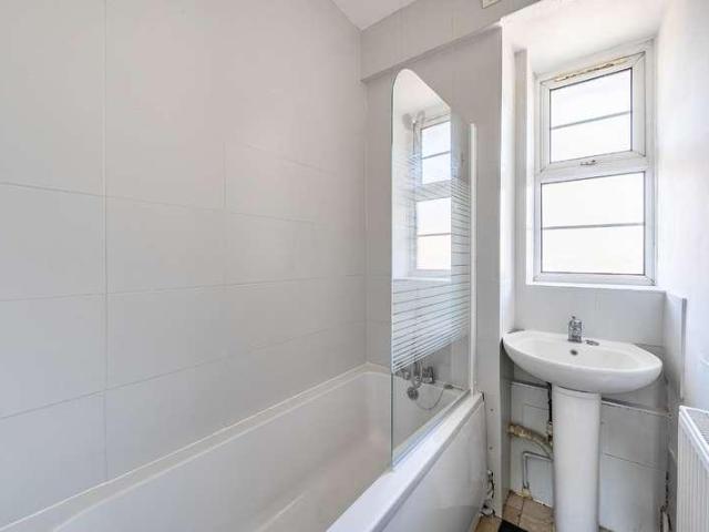 4 bed flat for sale