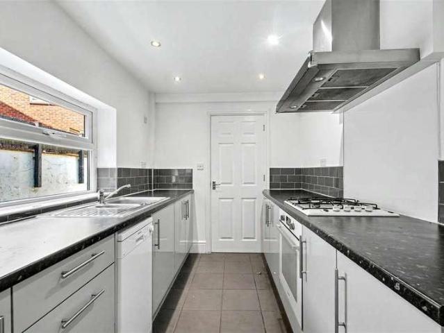 4 bed flat for sale