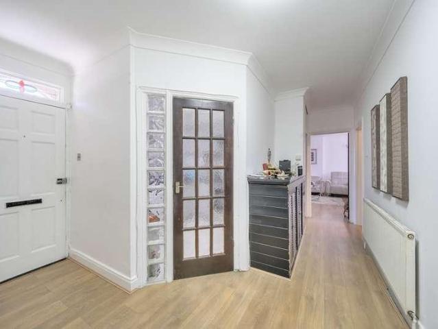 4 bed flat for sale