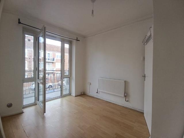 4 Bed Flat, Garnies Close, SE15