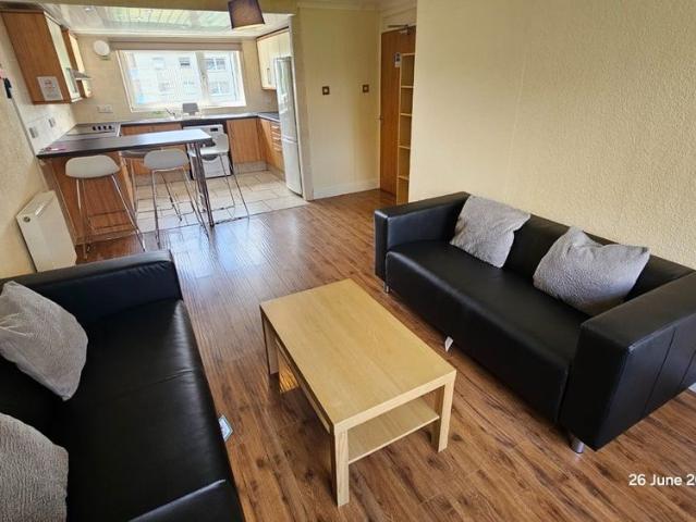 4 Bed Flat, Hmo Licensed St Mungo Avenue, G4