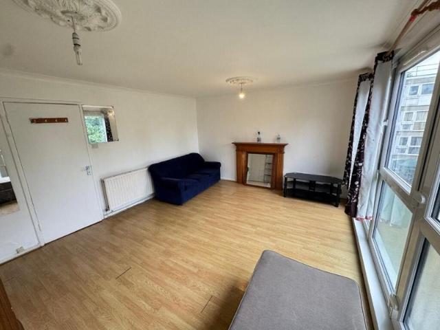 4 Bed Flat in Mile End, E1