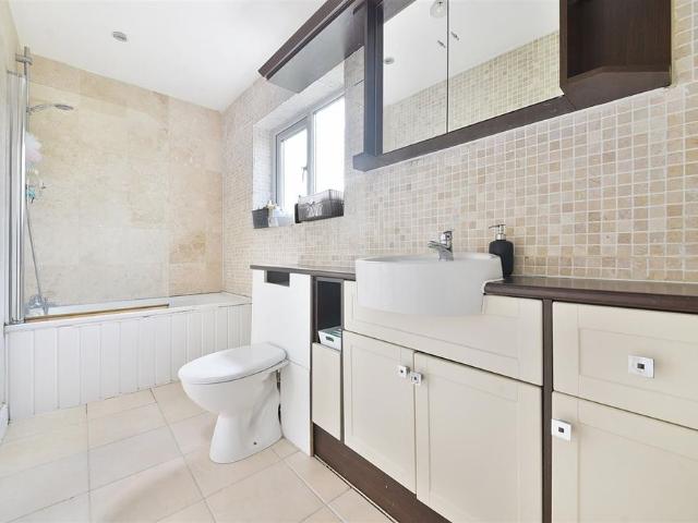 4 Bed Flat, Lyveden Road, SW17