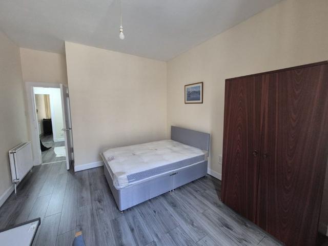 4 Bed Flat, Park Road, G4