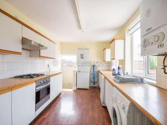4 bed flat to rent