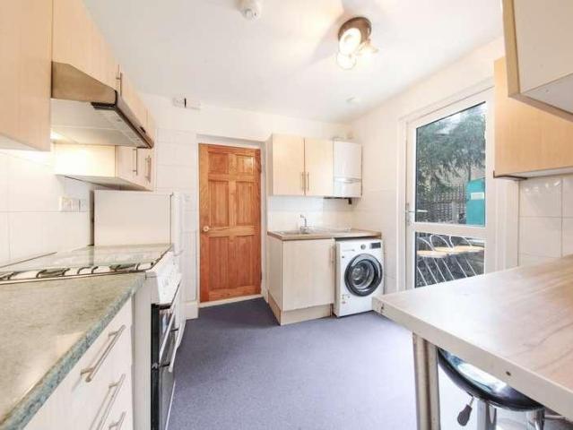 4 bed flat to rent