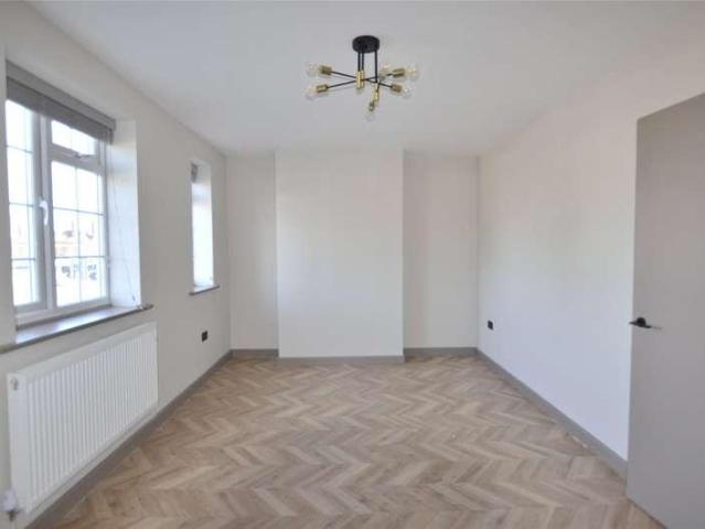 4 bed flat to rent