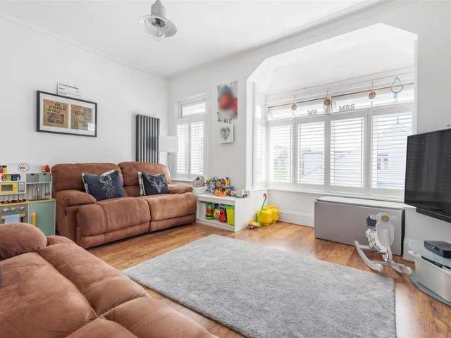 4 bed flat to rent