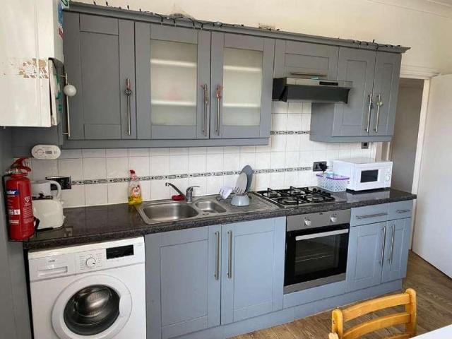 4 bed flat to rent