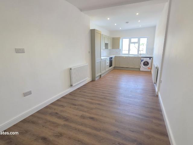 4 bed flat to rent East Barnet Road, New Barnet EN4