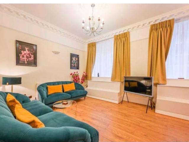 4 bed flat