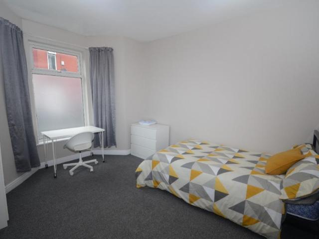 4 Bed Hibbert Street, Manchester M14 4 bed end of terrace house to rent £2,686 pcm £620 pw