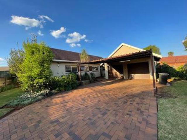 4 bed home | double garage | enterta.