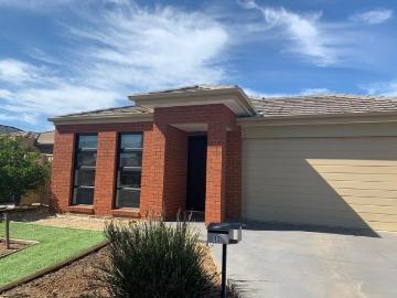 Low Maintenance 4 Bed Home Attention Investors!