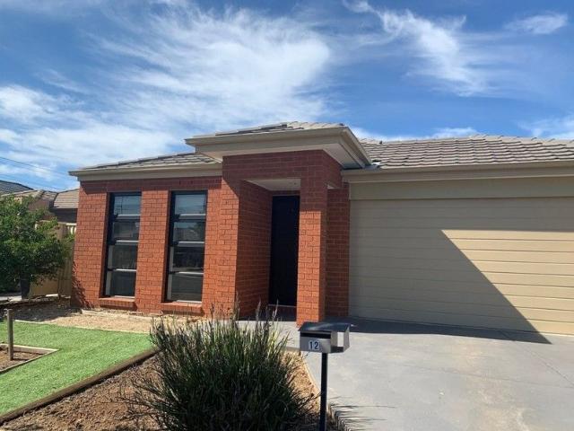 Low Maintenance 4 Bed Home Attention Investors!