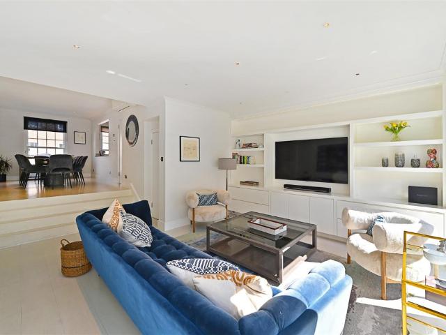 4 Bed House Terraced To Let