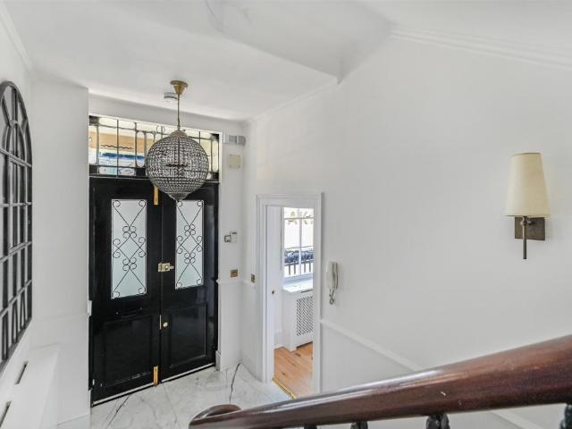 4 Bed House Terraced To Let