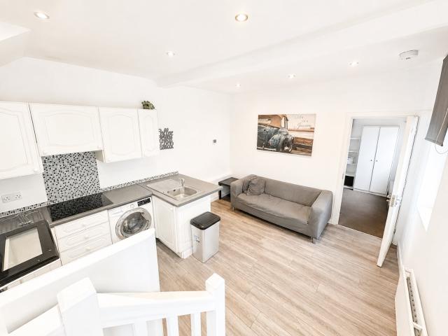 4 bed house to rent in Norwich Road,, BH2