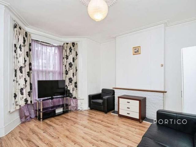 4 bed house to rent