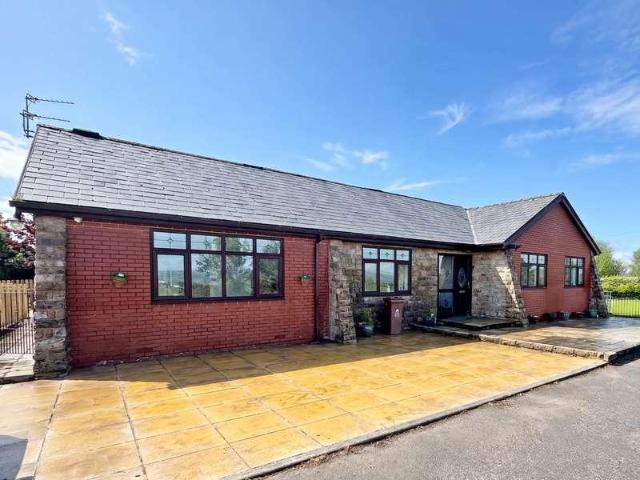 4 bed house to rent