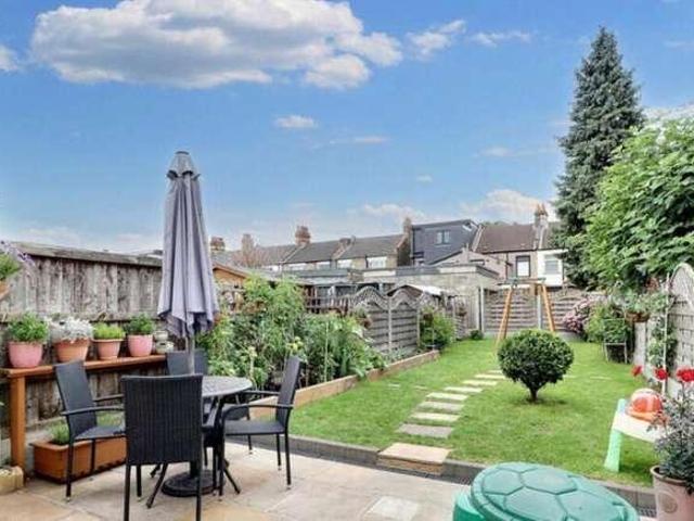 4 bed house to rent