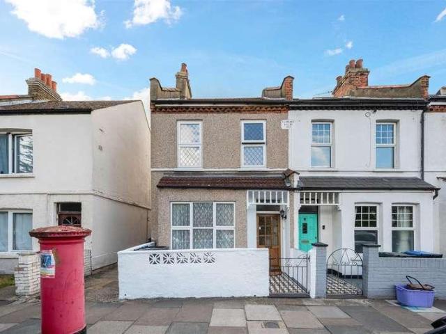 4 bed house to rent